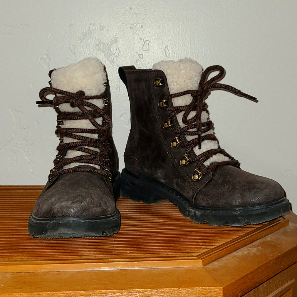 Brown almost new sorel winter boots size women’s 6
